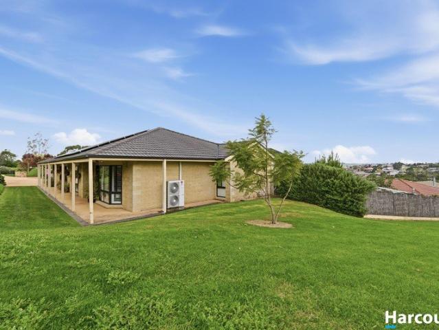 Family Home with Spectacular Views!