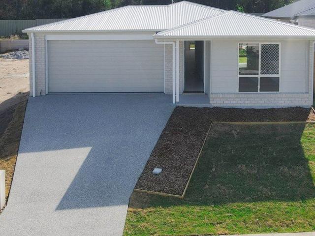 Family Home with Two Living Areas and Air Conditioning