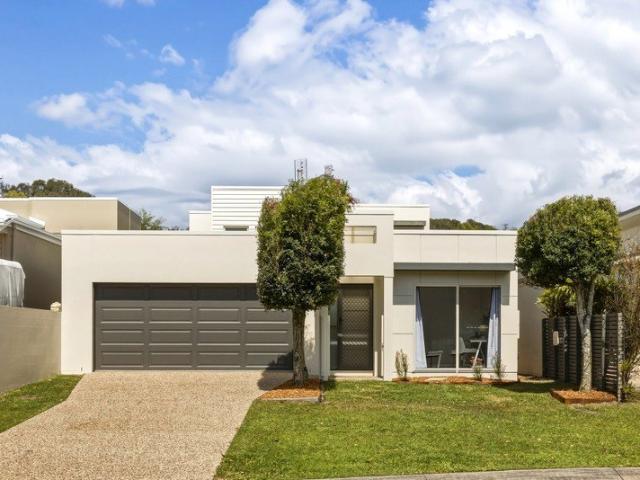 FAMILY HOME WITH THE PERFECT COMBINATION OF LIFESTYLE & CONVENIENCE