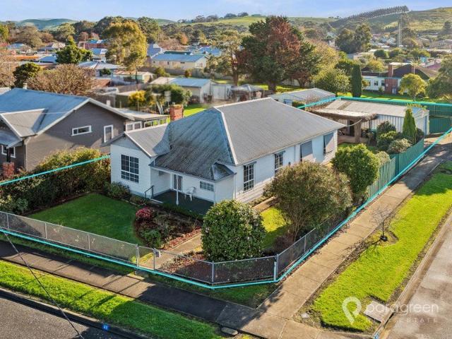 Family Home with Views of Corner Inlet and Wilsons Promontory