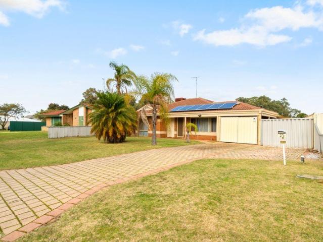 Family Home with Workshop & through access