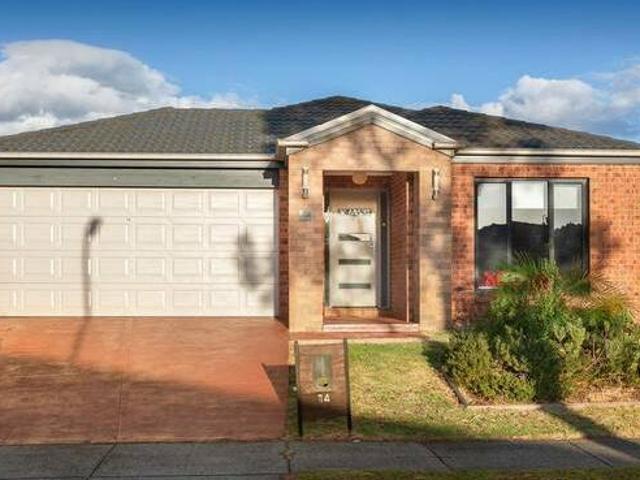 Family Home With 2 Large Living Areas
