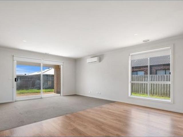FAMILY HOME WITH 2 SEPERATE LIVING AREAS