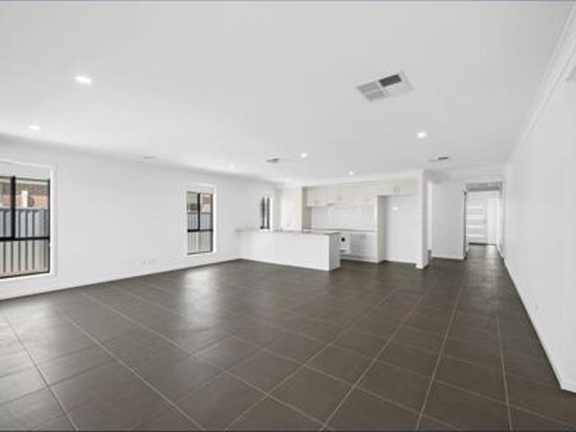 FAMILY HOME WITH 3 SEPERATE LIVING AREAS