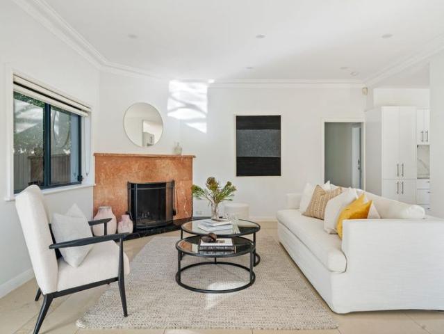 Family home within walking distance to village shops. 6 month lease