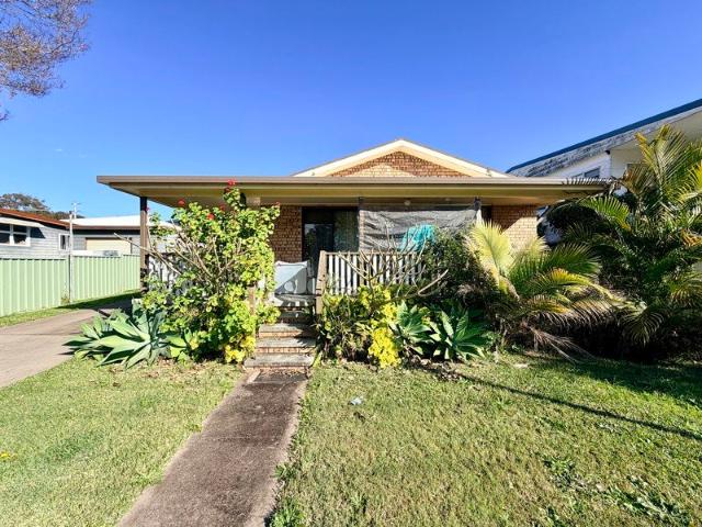 Family Home Across from Lake Macquarie