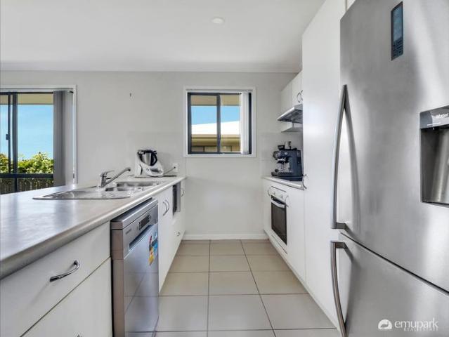 Family Home Available Keppel Cove Estate!