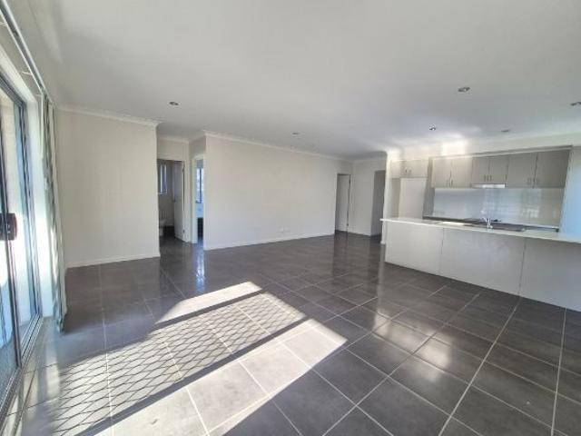 Family home AVAILABLE NOW!