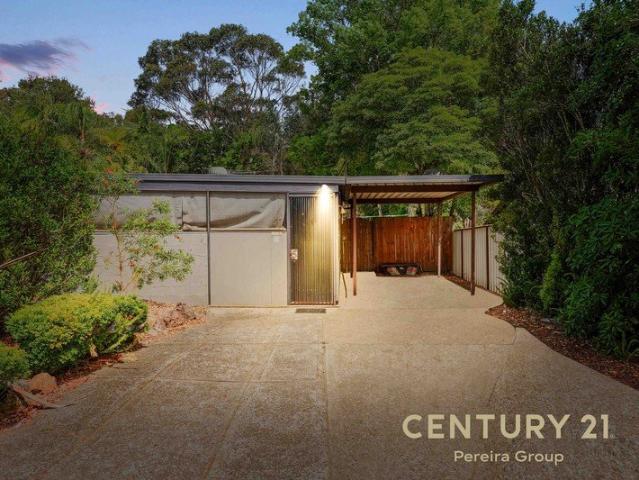 Family Home Backing onto Bushland Reserve