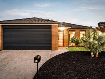 FAMILY HOME CENTRAL TO PAKENHAM CBD!