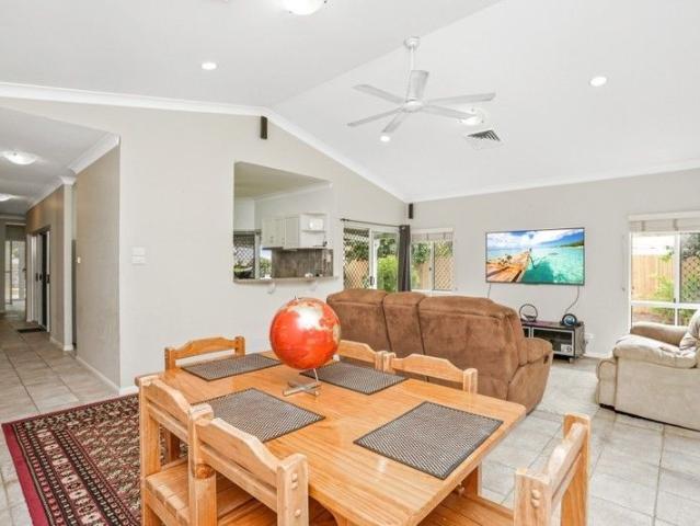FAMILY HOME CLOSE TO THE BEACH!