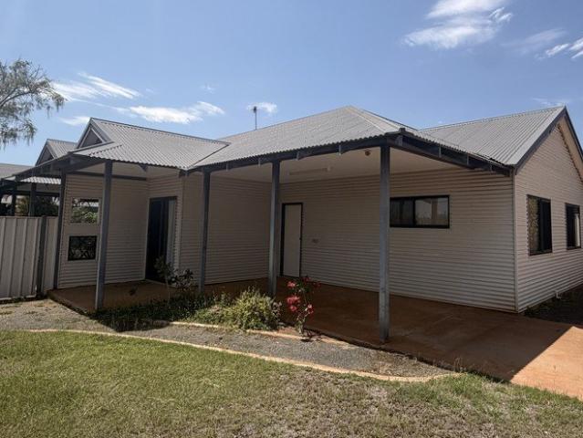 Family Home Close to Town