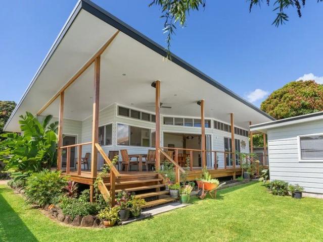Family Home Close to beach and shops
