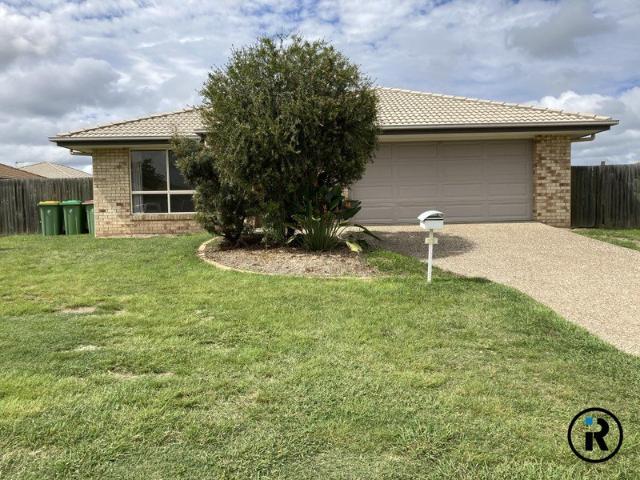Family home Close to everything with a country feel!