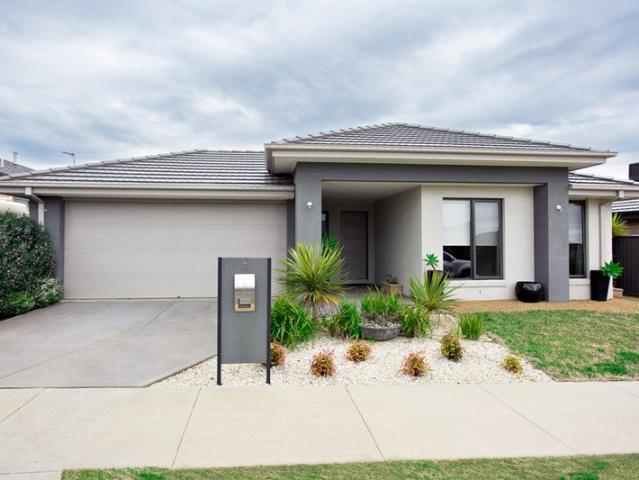 FAMILY HOME CLOSE TO SCHOOLS AND SHOPPING