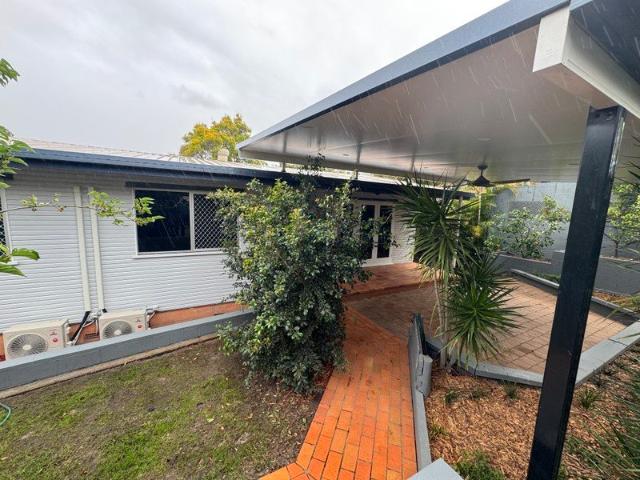 FAMILY HOME, DUAL LIVING!