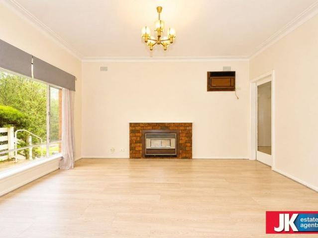 FAMILY HOME FOR RENT IN ALTONA!