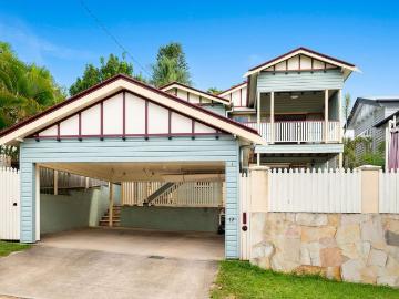 FAMILY HOME – Grand Dual Level Oasis