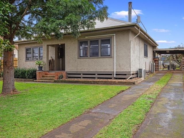 FAMILY HOME IN THE DUMBALK VILLAGE!