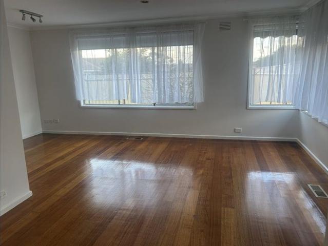 Family Home In The Heart Of Gladstone Park