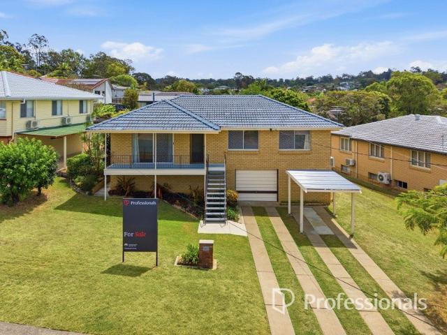 Family home in the Heart of Ferny Hills!