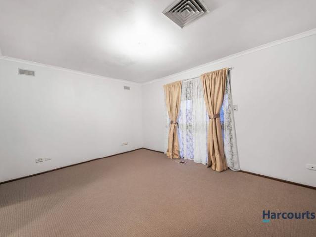 Family Home in The Heart of HOPPERS CROSSING!