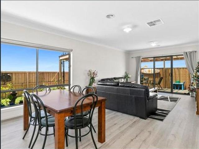 Family Home In The Oakdene Estate!