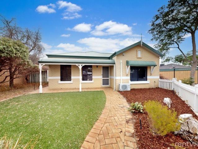 FAMILY HOME IN THE WOODLAKE ESTATE