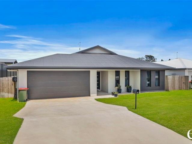 FAMILY HOME IN THE TIGHTLY HELD EDGE ESTATE! PERFECT FOR FAMILIES, DOWNSIZERS, INVESTORS AND CLOSE TO EVERYTHING!