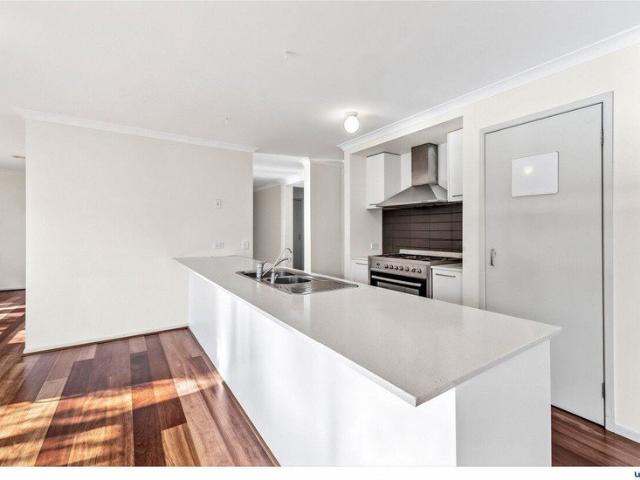 Family Home in Tightly Held Pocket One week free rent