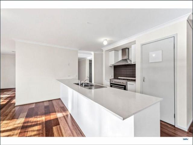 Family Home in Tightly Held Pocket One week free rent