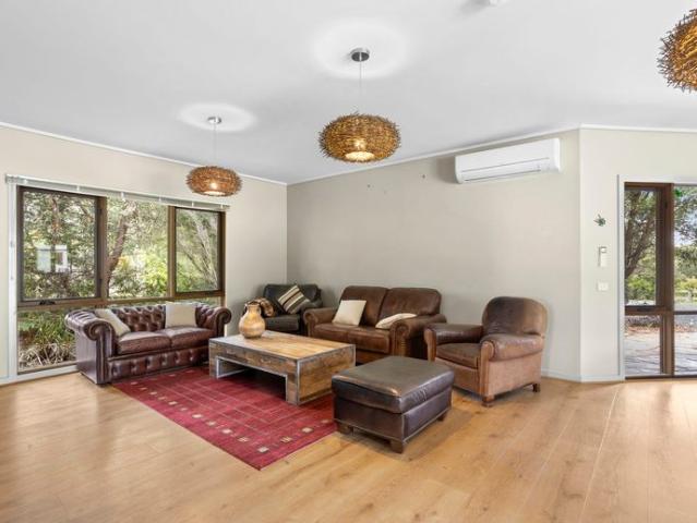 FAMILY HOME IN TRANQUIL TRENTHAM SURROUNDS!