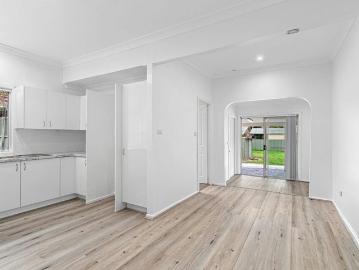 Family Home In Umina