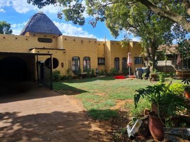 family home in unitas park