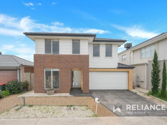 FAMILY HOME IN UPPER POINT COOK!