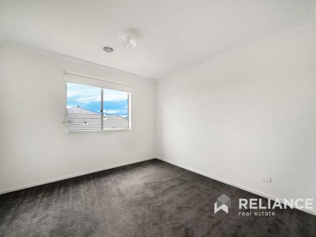 FAMILY HOME IN UPPER POINT COOK!