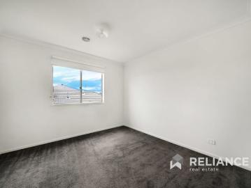 FAMILY HOME IN UPPER POINT COOK!
