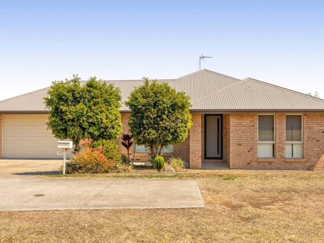 Family Home in Westbrook!