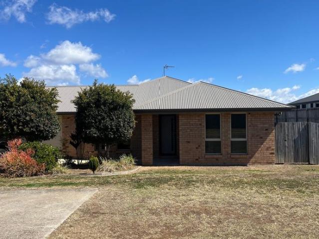 Family Home in Westbrook!