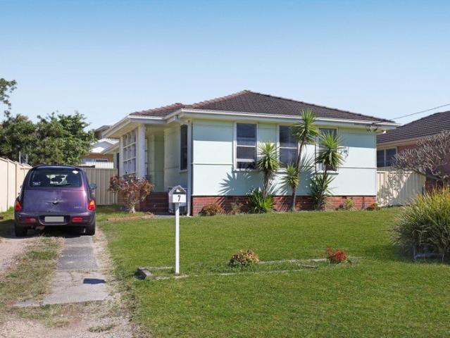 Family Home in a Convenient Lakeside Location