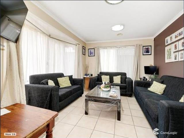 Family Home in a Peaceful Court Location!