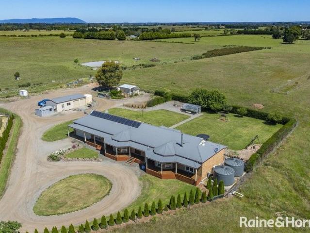 FAMILY HOME IN A PEACEFUL LOCATION
