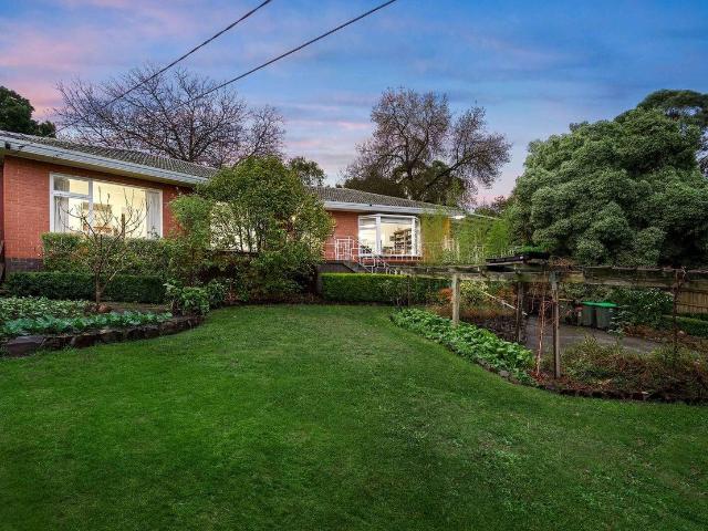 Family Home in a Peaceful Setting Garden Maintenance Included