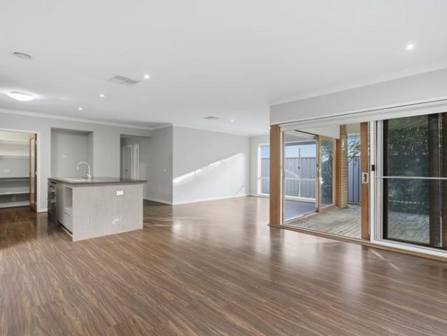 Family Home in a Prime Point Cook Location