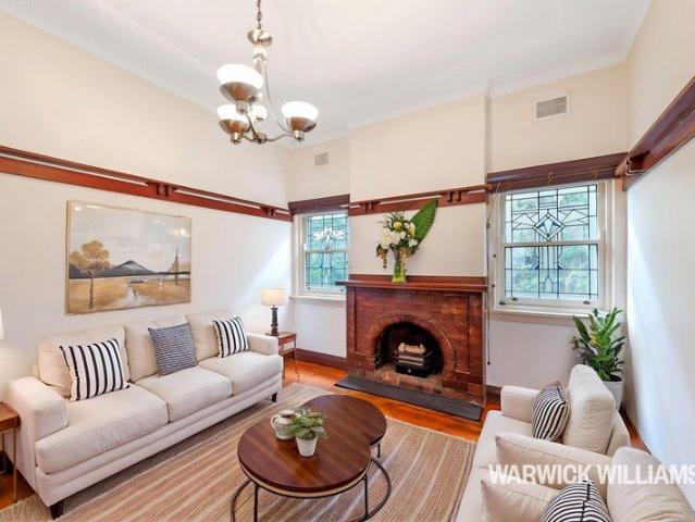 FAMILY HOME IN A PRIZED BAYSIDE SETTING