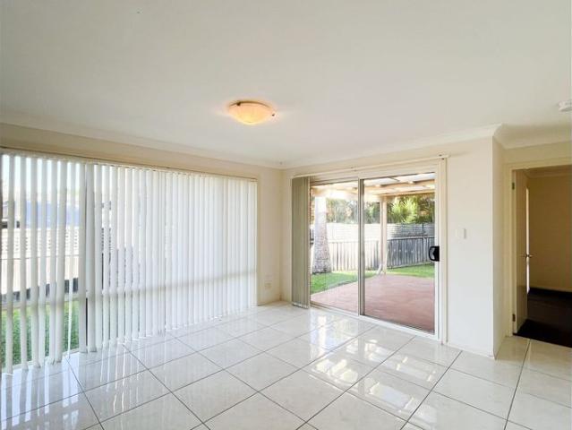 FAMILY HOME IN BEACH SIDE SUBURB
