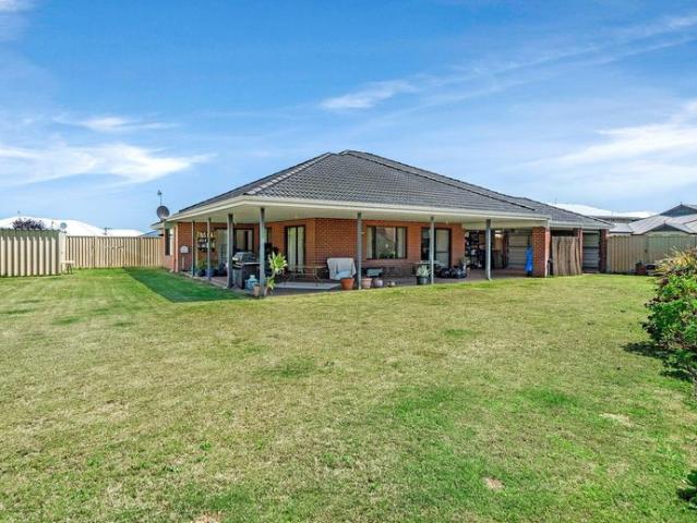 FAMILY HOME IN BINNINGUP