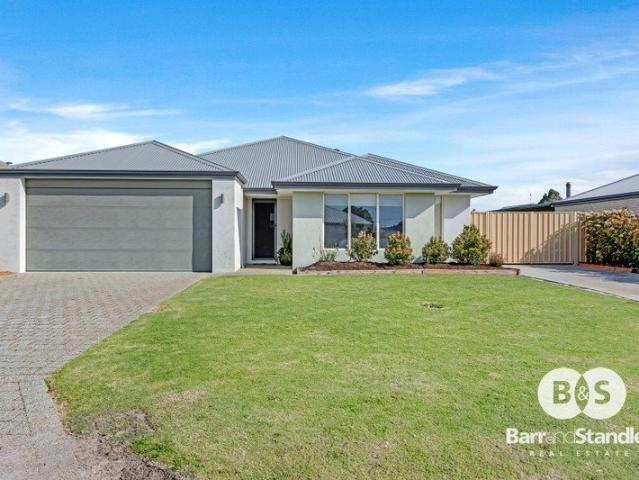 Family Home in Capel with 2 Car Spaces