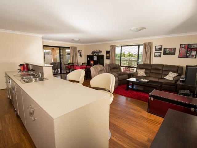 FAMILY HOME IN CENTRAL LAKES! BREAK LEASE