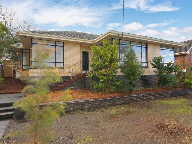 Family Home in Central Location!